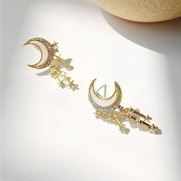 NWT Moon & Stars Enchanting Earrings - Picture 4 of 6